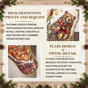 Op de afbeelding: Een kerstkous met een high-definition print van een beer die een cadeau vasthoudt, versierd met pailletten. De kous heeft een rood-wit ruitpatroon, gouden biezen langs de randen en een feestelijk ontwerp met diverse kerstversieringen.