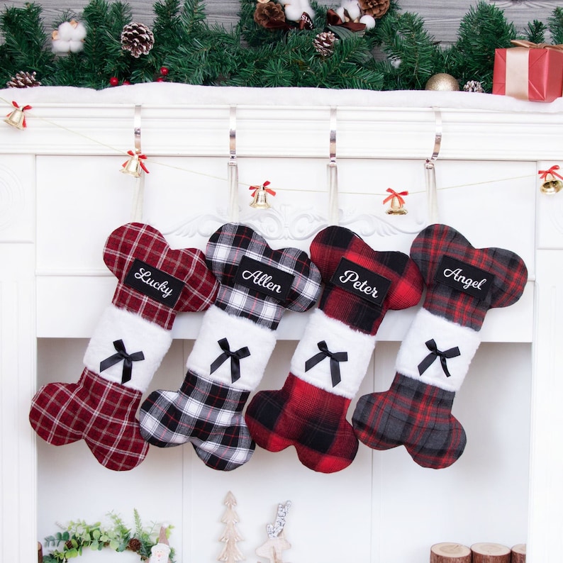 Personalized Dog Christmas Stockings Red Black Buffalo Plaid Cotton Dog Stockings With Name Tag Holiday Gift for Pets Ornament Home Decor 