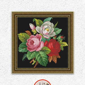 Rozen boeket kruissteek antiek patroon Bloemen kruissteek Vintage bloemen op zwart borduurontwerp Bloemenbladeren xstitch grafiek #661