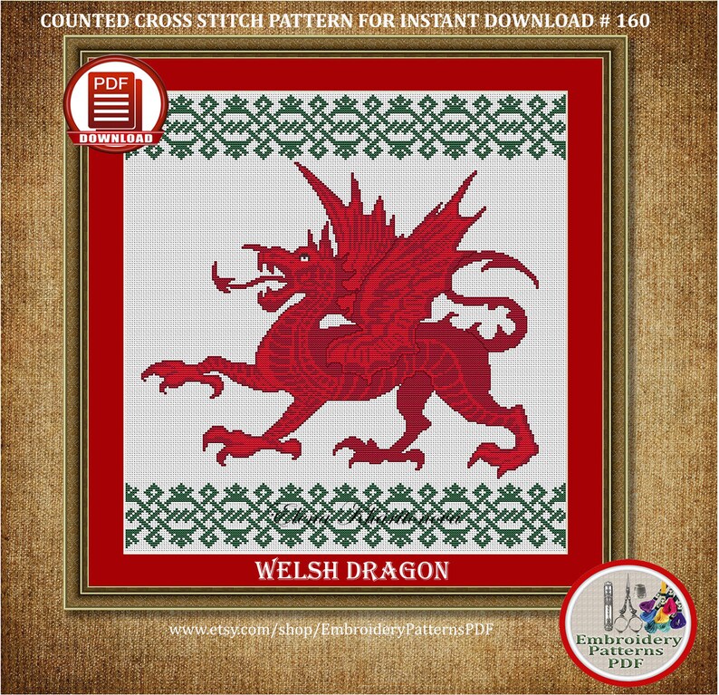 Puede incluir: Patr&oacute;n de punto de cruz contado para descarga instant&aacute;nea, con un drag&oacute;n gal&eacute;s rojo sobre un fondo blanco con un borde verde. El patr&oacute;n se titula "Drag&oacute;n gal&eacute;s" e incluye la direcci&oacute;n del sitio web www.etsy.com/shop/EmbroideryPatternsPDF.