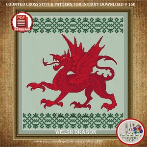 Puede incluir: Patr&oacute;n de punto de cruz contado para un drag&oacute;n gal&eacute;s rojo con borde verde. El patr&oacute;n est&aacute; disponible para descarga instant&aacute;nea como PDF.