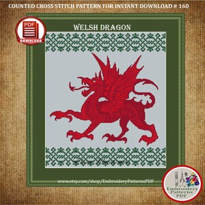 Puede incluir: Patr&oacute;n de punto de cruz contado para descarga instant&aacute;nea, con un drag&oacute;n gal&eacute;s rojo con borde verde. El patr&oacute;n se titula "Welsh Dragon" e incluye la direcci&oacute;n del sitio web www.etsy.com/shop/EmbroideryPatternsPDF.