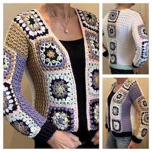 Könnte beinhalten: Eine gehäkelte Strickjacke mit V-Ausschnitt und langen Ärmeln. Die Strickjacke besteht aus Quadraten in verschiedenen Farben, darunter Lila, Rosa, Grün, Weiß und Braun.