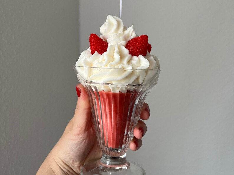 Vegan strawberry candle Dessert candle soy candle Gift candle Aesthetic candle image 1