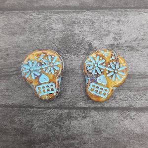 Rustic Sugar Skull, Picasso Ivory Czech Glass Calavera Skull Beads, 20x17mm, Halloween Beads, Day Of The Dead, Jewelry Making, 2 pcs