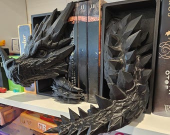 Set de sujetalibros Cabeza y Cola de Dragones Despertando / Decoración de 2 piezas para rincón de lectura de fantasía / Arte de estantería de dragón impreso en 3D / Regalo único para decoración del hogar