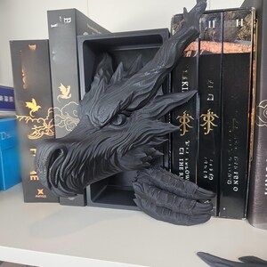 Shadow Dragon Emerging Head & Tail Bookend Set | 2-Piece Fantasy Book Nook Decor | 3D Printed Dragon Shelf Art | Unique Home Decoration Gift 画像 3