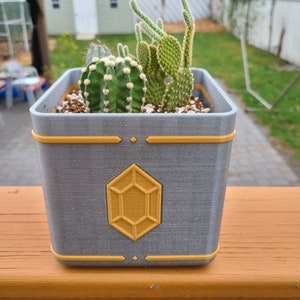 Legend of Zelda Planter Box For Succulents - Link Triforce Succulent Holder For Indoor and Outdoor Use image 3