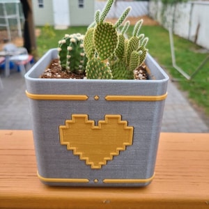 Legend of Zelda Planter Box For Succulents - Link Triforce Succulent Holder For Indoor and Outdoor Use image 2