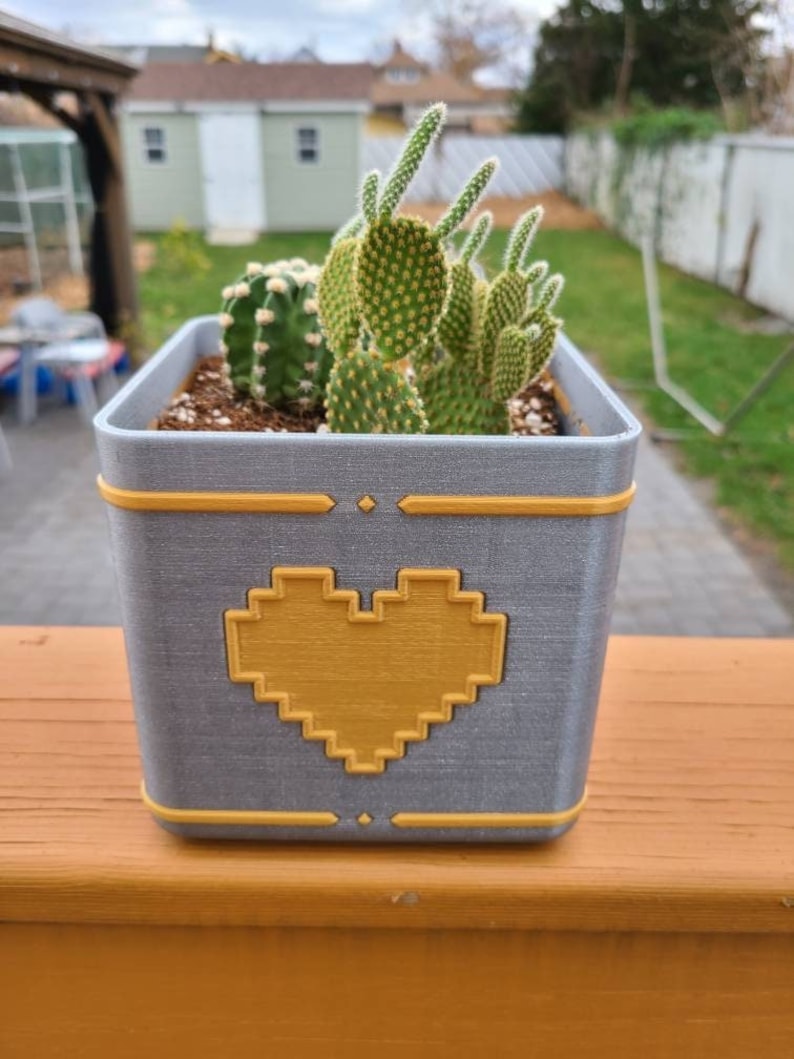 Legend of Zelda Planter Box For Succulents - Link Triforce Succulent Holder For Indoor and Outdoor Use image 2