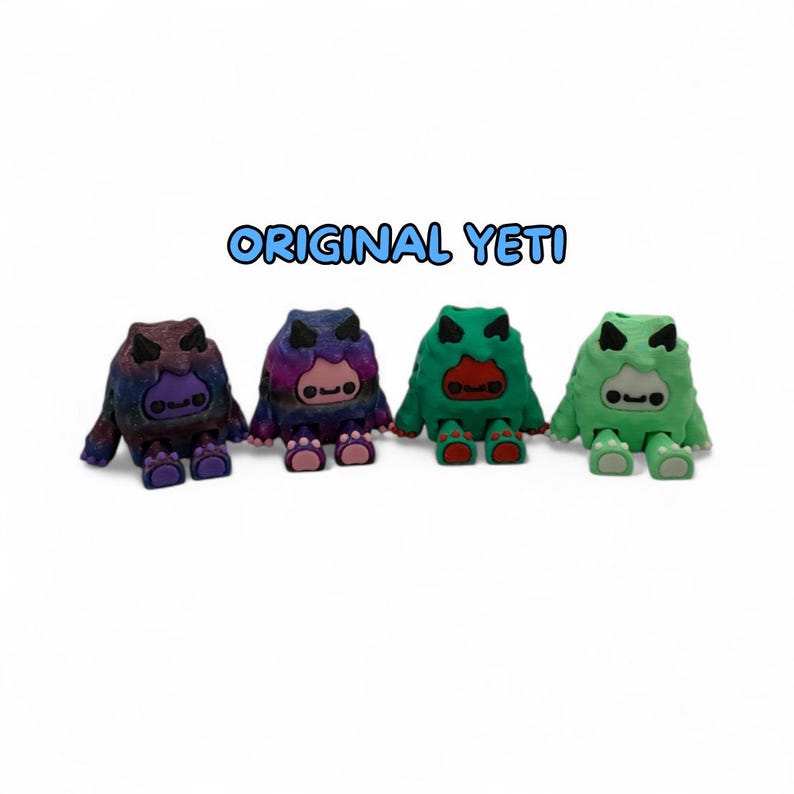 Puede incluir: Cuatro figuras de Yeti coloridas en morado, azul, verde y verde claro. Cada figura tiene una combinaci&oacute;n de colores &uacute;nica, con pies a juego y una cara contrastante. El texto "ORIGINAL YETI" se muestra encima de las figuras.