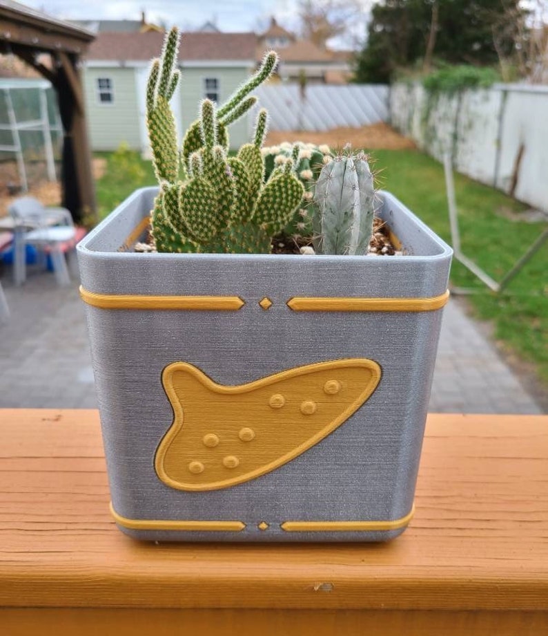 Legend of Zelda Planter Box For Succulents - Link Triforce Succulent Holder For Indoor and Outdoor Use image 4
