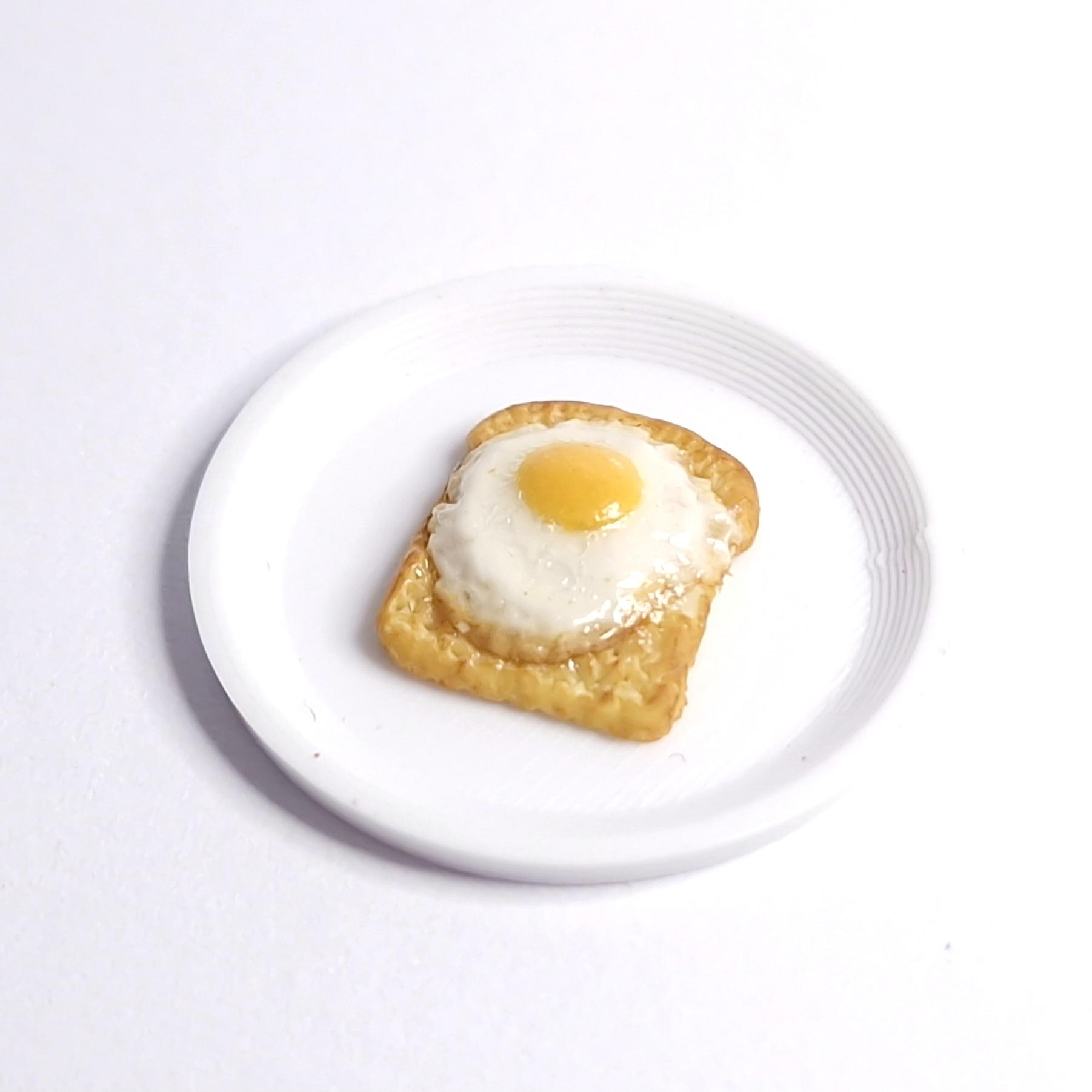ミニチュア卵とトーストの朝食プレート - 1:12スケール、リアルな 