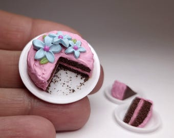 Miniature Chocolate Cake with Slices Set – 1:12 Scale Realistic Dollhouse Food