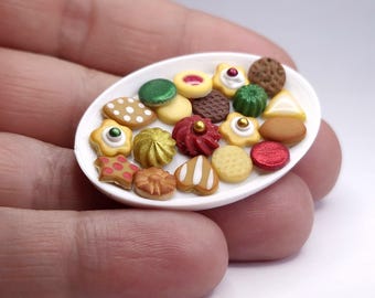 1:12 Scale Miniature Christmas Cookie Tray with 19 Loose Festive Cookies/Biscuits, Realistic Dollhouse Food