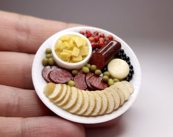 ミニチュア シャルキュトリーボード - 1:12スケール、リアルなドールハウスミニチュア、食品、デリ