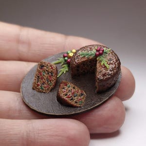 Miniature Christmas Fruit Cake with Slices on Decorated Board – 1:12 Scale Realistic Dollhouse Food