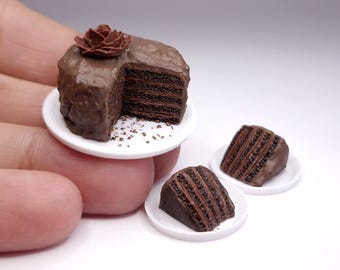 Miniature Chocolate Cake with Plated Slices - 1:12 Scale, Realistic  Dollhouse Food