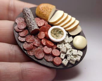 ミニチュアパン＆ミートボード - 1:12スケールのリアルなドールハウスフード