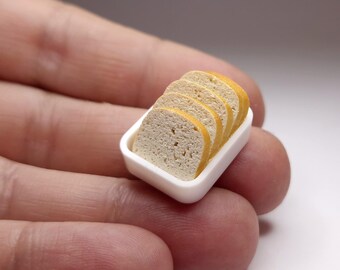 ミニチュアパン皿とパンのスライス - 1:12スケール、リアルなドールハウスフード、ベーカリー