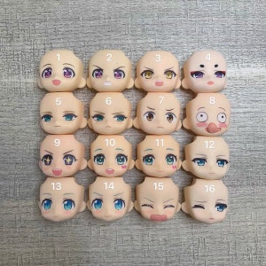 Peut inclure: Ensemble de 16 têtes de poupée blanches avec différentes expressions faciales. Les têtes sont en plastique beige clair et ont des traits peints. Chaque tête est numérotée de 1 à 16.