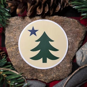 Maine 1901 Flag Vinyl Sticker - Original Maine Flag Sticker - Pine Tree Sticker - Maine gift