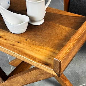 The closo up photo of the walnut side table clearly describes the texture andthe grain of the walnut.