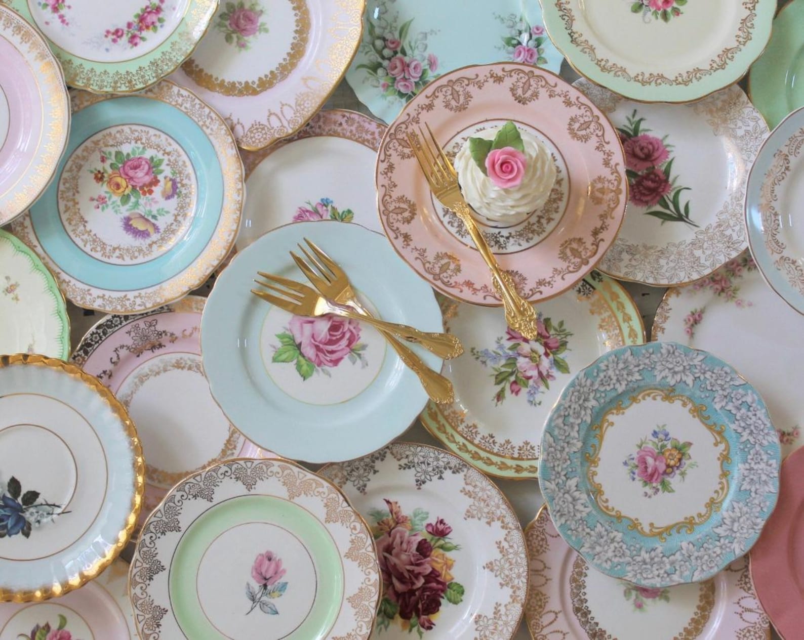 Mismatched Tableware Vintage Mismatched Plates - Mix and Match China Dishes - Cottage Chic ...