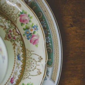 Mismatched Vintage China Tableware: Place Settings for Tablescapes