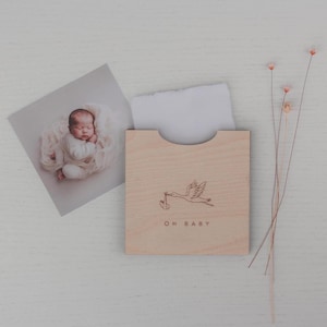 Karte zur Geburt, Hallo Welt Schildchen, personalisierte Holzkarte, Baby, Geschenk aus Holz, Glückwunsch, Geschenkidee, minimalistisch