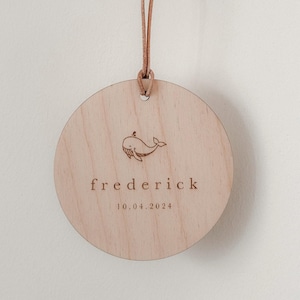Personalisiertes Holzschild | Hallo Welt Schildchen | Geburtstafel | Meilenstein Baby | Namensschild mit Tiermotiv