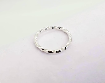 Gedrehter Vierkantbandring, Stacker Ring, Argentium Silber, Personalisiert
