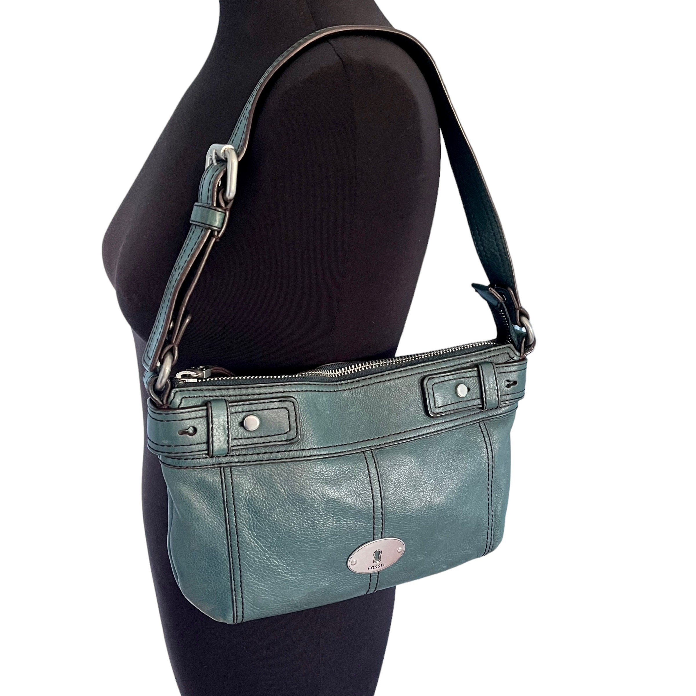 Amazon.com: Fossil Women's Carmen Leather Tote Bag Purse Handbag, Black  (Model: ZB1447001) : Clothing, Shoes & Jewelry