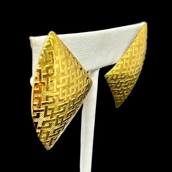 VINTAGE | Trifari Gold Tone Clip on Earrings | Fan Shaped  display picture 1