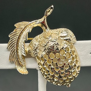 VINTAGE | Cute Sarah Coventry Acorn Brooch Pin | Gold Tone | Figural Brooch | 1 1/2&quot; Across