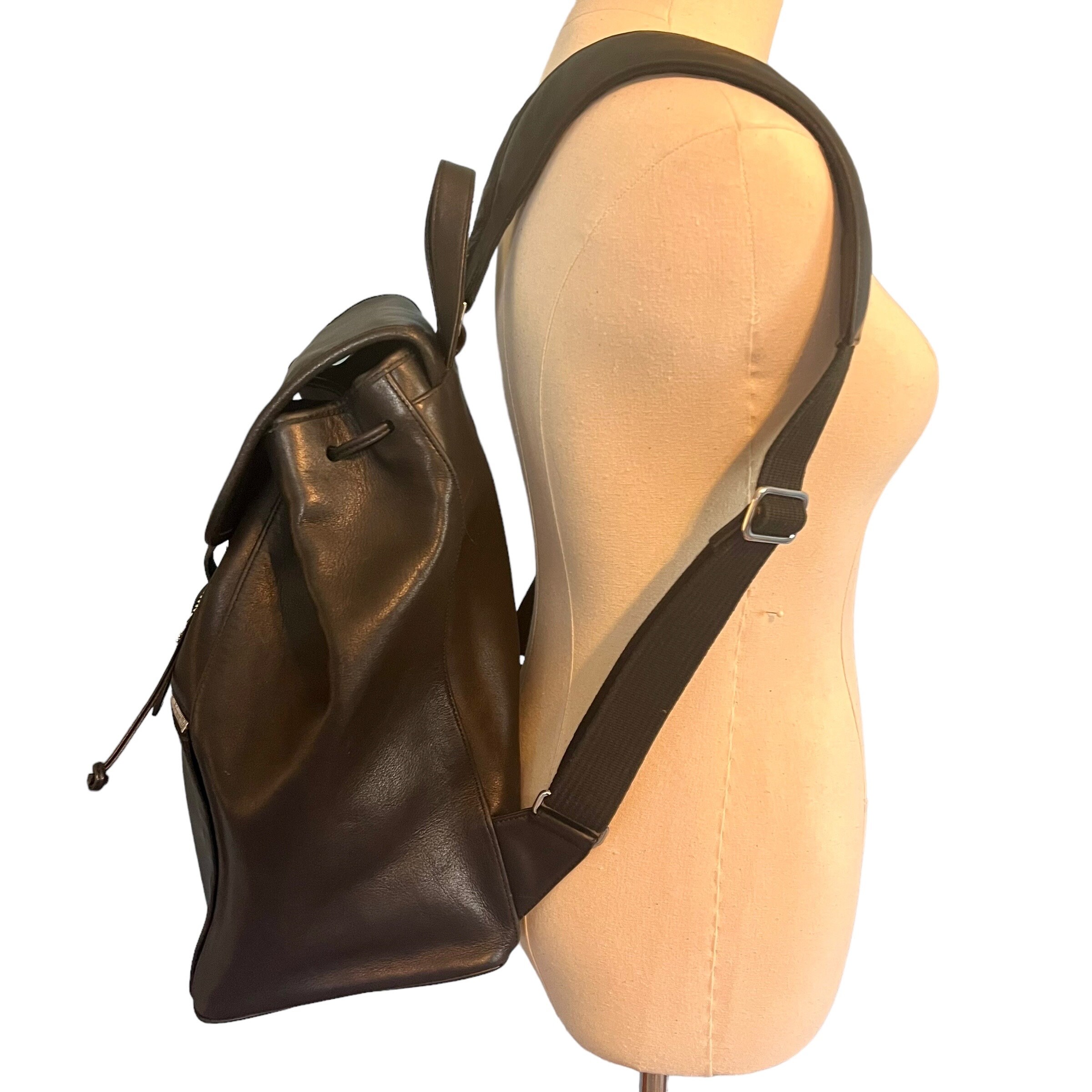 バッグ 90s Old coach 5408 Black backpack VTG LARGE Coach 5408 Drawstring / Buckle Flap Travel Leather