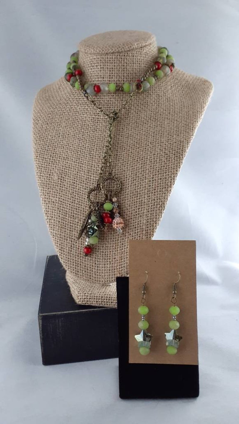Evergreen Agate Pebble /& Holly Berry Lariat w Earrings