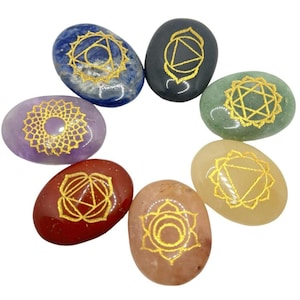 Sieben Chakra (7 Steine) Set Handschmeichler, gravierte Heilsteine