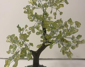 Árbol de peridoto hecho a mano, alambre de plata