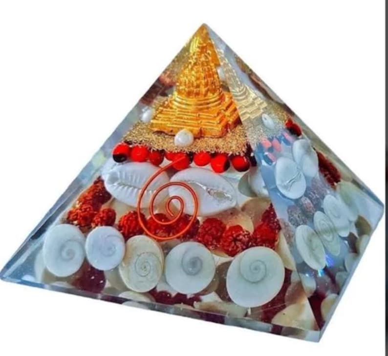 Orgonite Crystal Pyramid: Laxmi Pyramid With Rudraksha, Shree Yantra ...