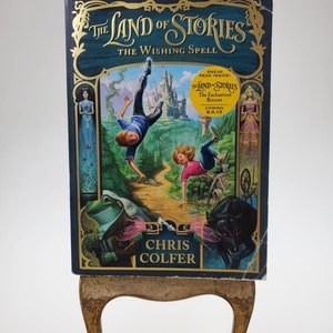 2012 The Land of Stories The Wishing Spell Softcover Paperback Book by Chris Golfer published by Little Brown