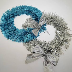 1950er Jahre Paar 9 &quot;Durchmesser Blau und Silber Winter Kränze, Mitte des Jahrhunderts moderne blaue Weihnachtsdekoration