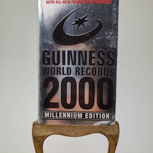 2000 Guinness World Records Millennium Edition Softcover Paperback Book Bantam Books