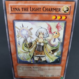 Lyna the Light Charmer TSHD EN024 Juego de cartas coleccionables Yugioh Card 1996 Copyright 2010 Fecha de lanzamiento