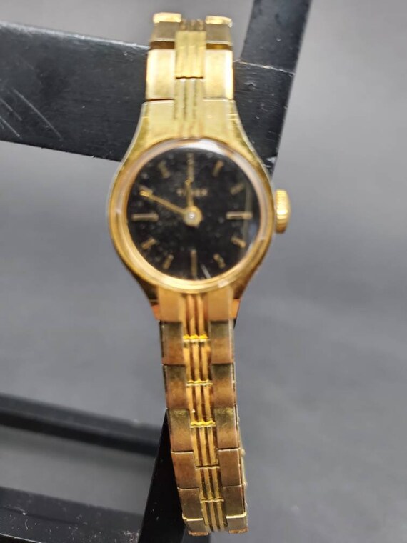1980s Woman s Timex Wrist Watch Needs Battery FOR REPAIR Base Metal Bezel Stainless Steel Back Made in Taiwan Lady s Vintage Wristwatch Etsy