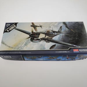 P-40M/N 1/72 Scale Unbuilt Model Kit Academy 12465 The Fighter of World War II