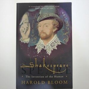 Shakespeare La invención del ser humano, 1999. Libro de tapa blanda de Harold Bloom publicado por 4th Estate.