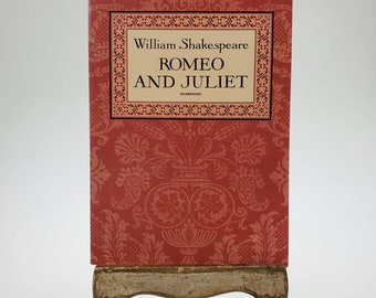 1993 William Shakespeare&#39;s Romeo and Juliet Unabridged Softcover Paperback Book published by Dover Thrift Editions