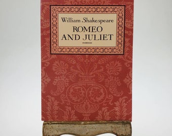 1993 William Shakespeare's Romeo and Juliet Unabridged Softcover Paperback Book published by Dover Thrift Editions