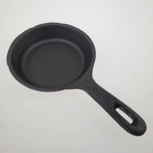 1990s 4&quot; Cast Iron Skillet